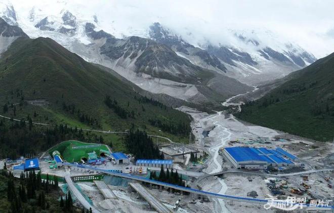 即将贯通南北疆步入5小时经济圈ky开元棋牌新疆三大交通动脉(图3)